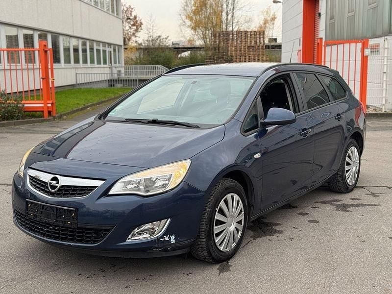 Blau Gebraucht 2011 Opel Astra Design Edition Kombi | 2.990 € (Superpreis) - Bild 1/4