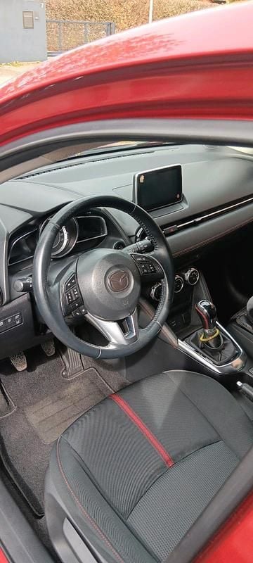 Gebraucht Mazda 2 Nakama 90 PS (66 kW) 2015 Rot Kleinwagen