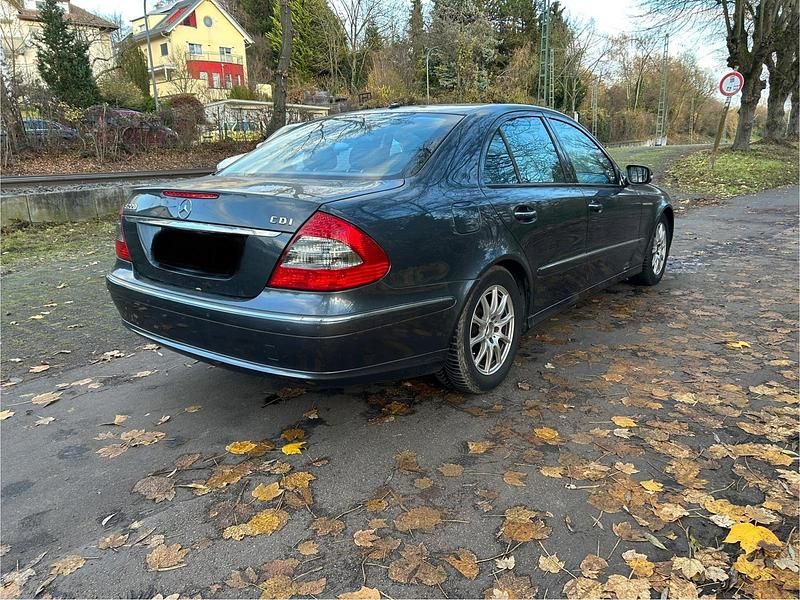 Gebraucht Mercedes E220 Avantgarde 170 PS (125 kW) 2009 Grau Limousine