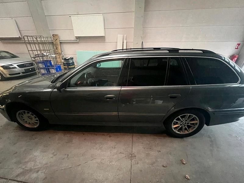 Gebraucht BMW 525 192 PS (141 kW) 2004 Grau Kombi