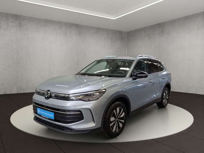 Oyster silver metallic Gebraucht 2024 VW Tiguan Life SUV | 41.900 € - Bild 1/4