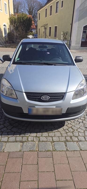 Gebraucht Kia Rio 78 PS (57 kW) 2009 Silber Limousine
