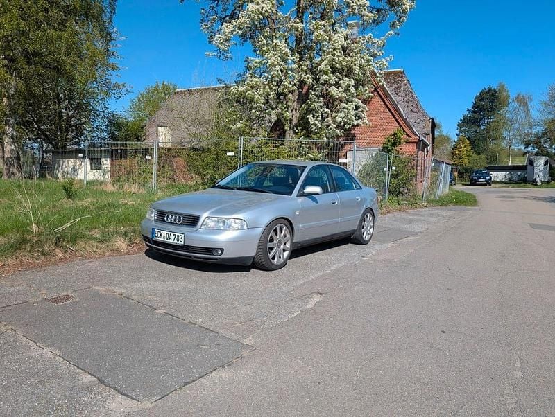 Silber Gebraucht 2000 Audi A4 Sport Limousine | 2.450 € (Guter Preis) - Bild 1/1