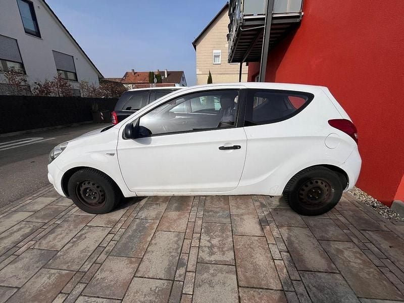 Gebraucht Hyundai i20 Edition 77 PS (56 kW) 2011 Weiß Kleinwagen