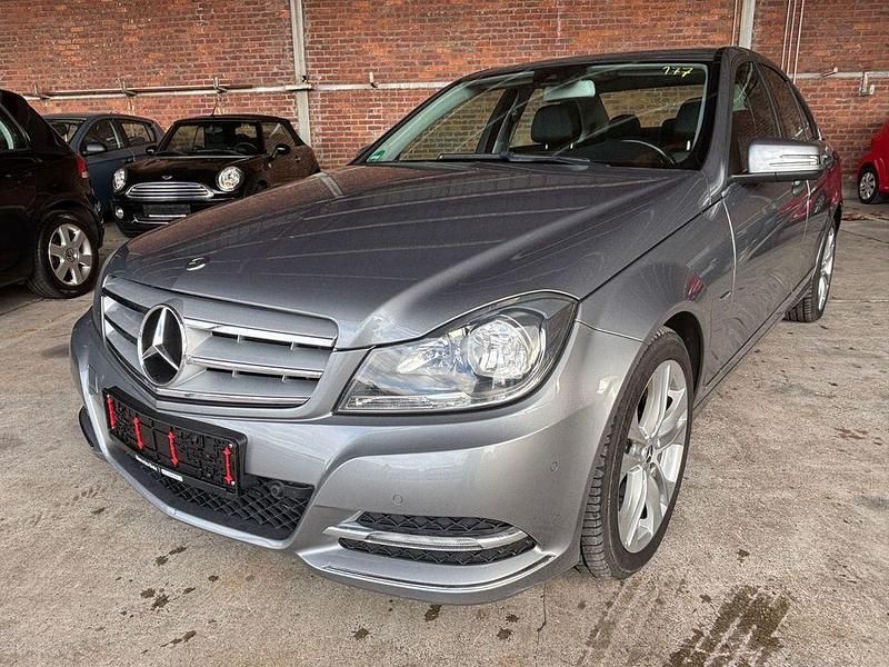 Silber Gebraucht 2011 Mercedes C180 Limousine | 9.699 € (Fairer Preis) - Bild 1/4