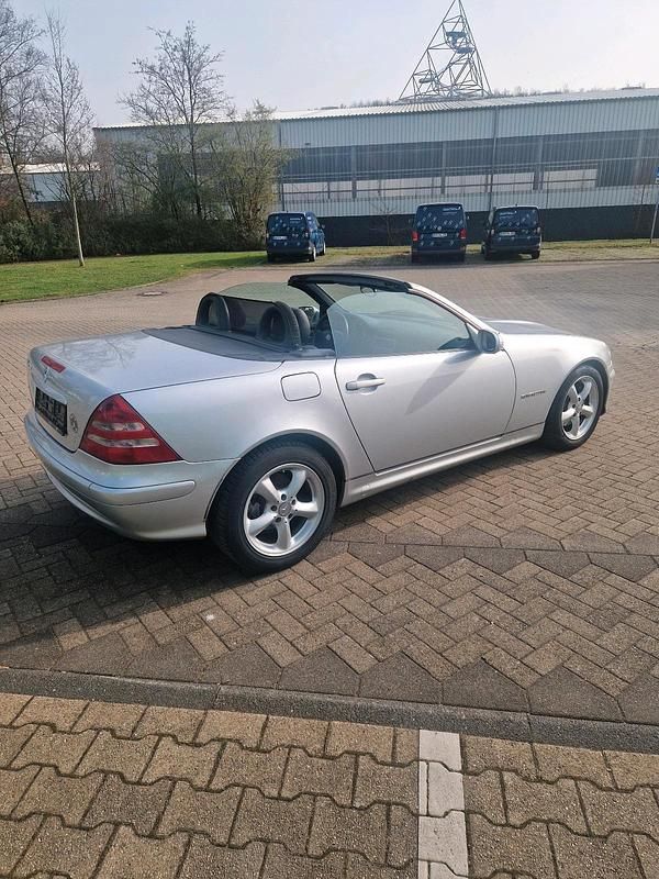Gebraucht Mercedes SLK200 163 PS (119 kW) 2002 Silber Cabrio