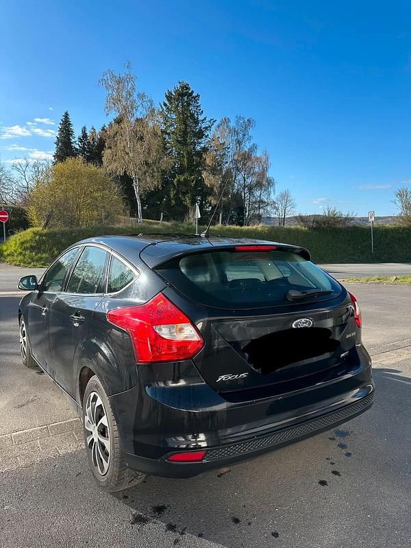 Gebraucht Ford Focus 101 PS (74 kW) 2013 Schwarz Limousine