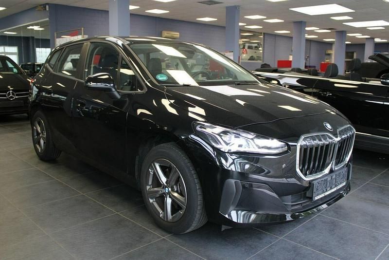 Schwarz Gebraucht 2022 BMW 218 Active Tourer Sport Line Van / Kleinbus | 23.980 € (Fairer Preis) - Bild 1/4