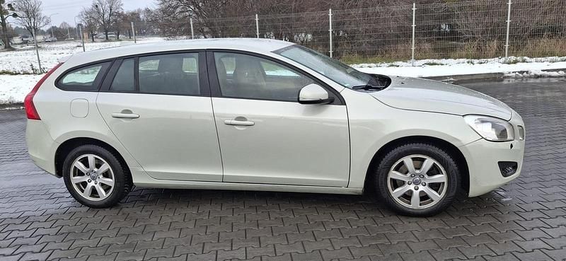 Gebraucht Volvo V60 115 PS (84 kW) 2012 Grau Kombi