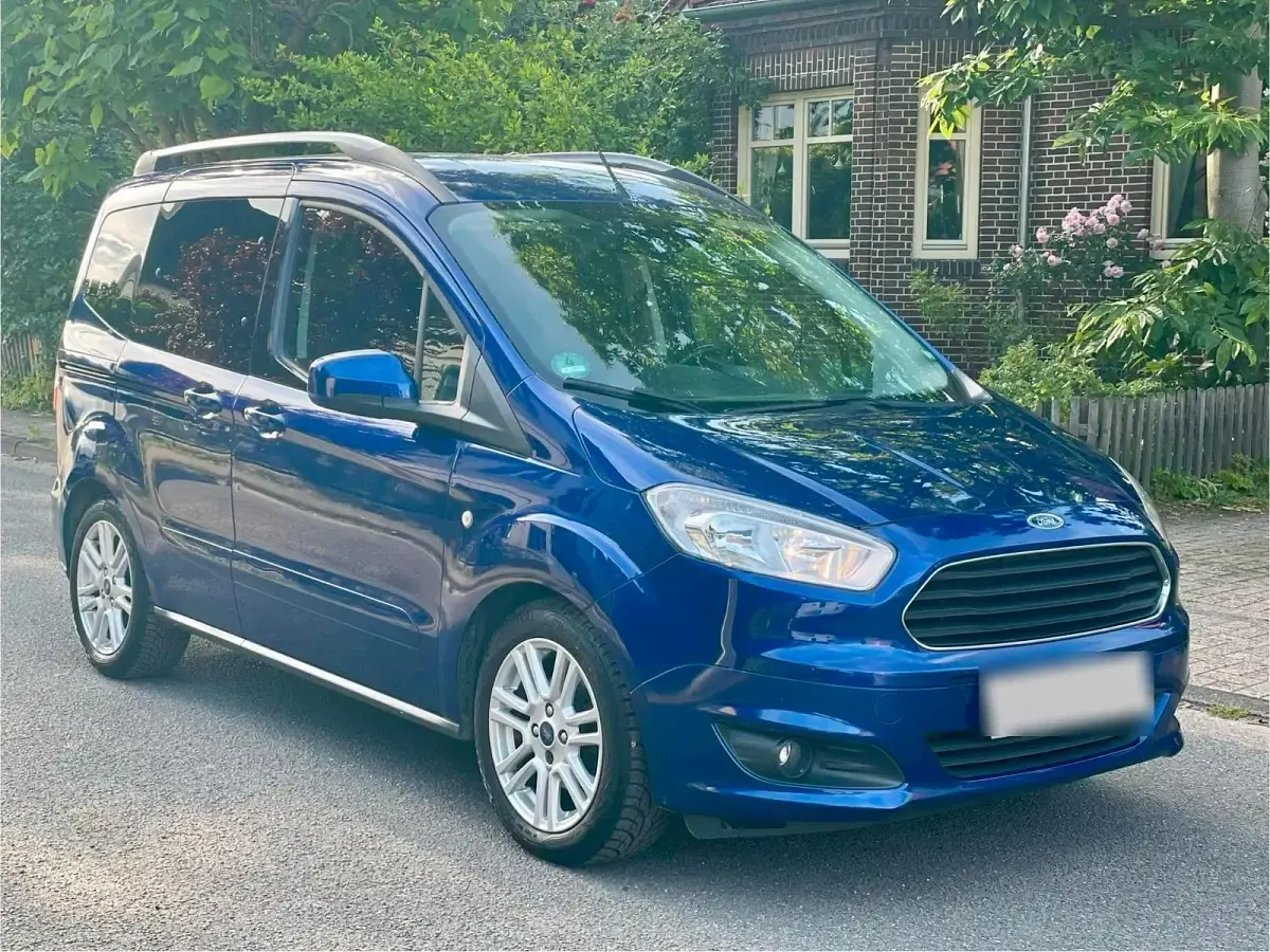 Gebraucht Ford Tourneo Courier Titanium 101 PS (74 kW) 2018 Blau Van / Kleinbus