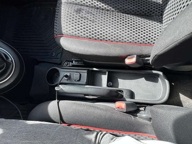 Second-hand Mazda 2 Inclusive 103 CP (75 kW) 2012 Alb Hatchback