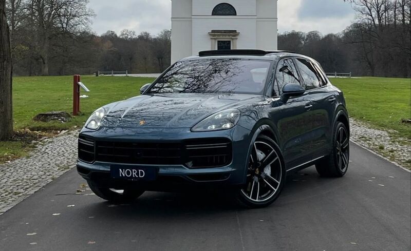 Blau Gebraucht 2019 Porsche Cayenne Turbo SUV | 65.900 € - Bild 1/4
