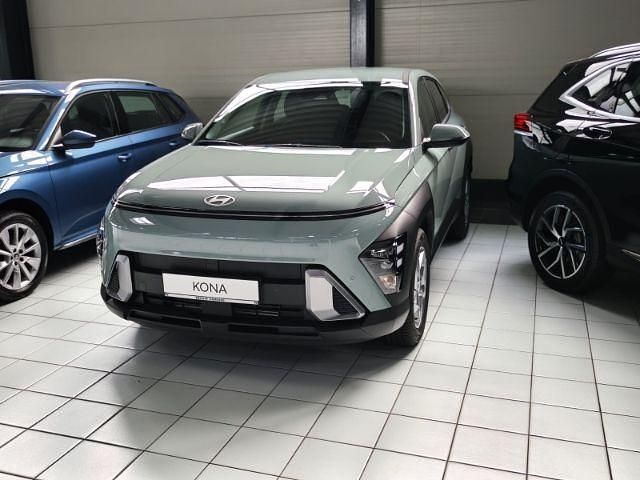 Gebraucht Hyundai Kona Select 139 PS (102 kW) 2025 Gruen SUV