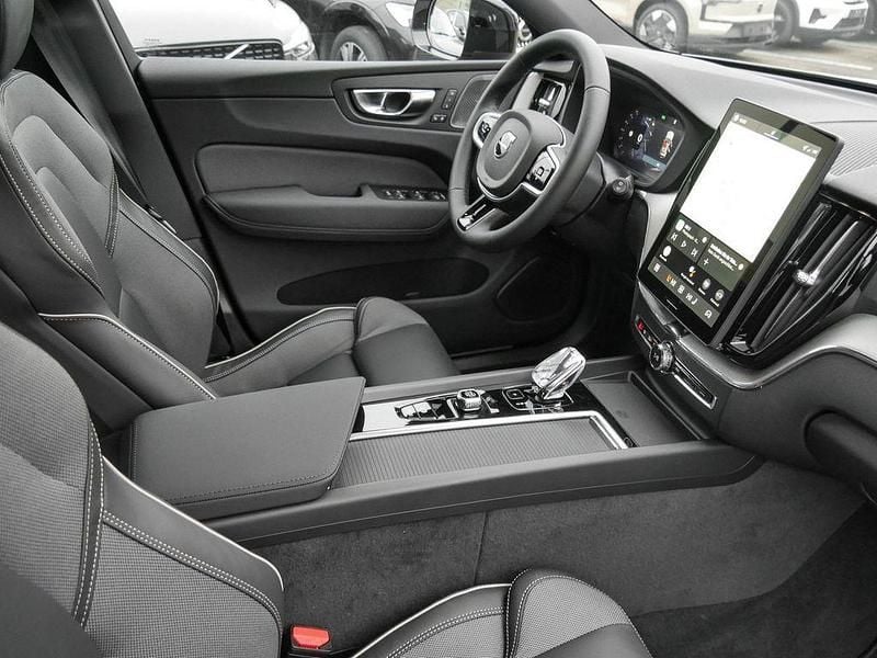 Gebraucht Volvo XC60 Plus 250 PS (183 kW) 2026 Grau SUV