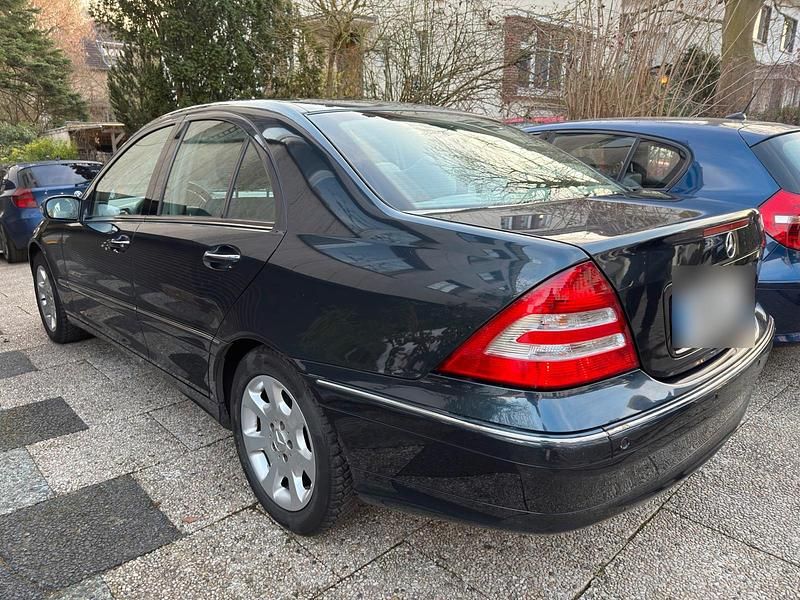 Gebraucht Mercedes C220 Elegance 143 PS (105 kW) 2005 Schwarz Limousine