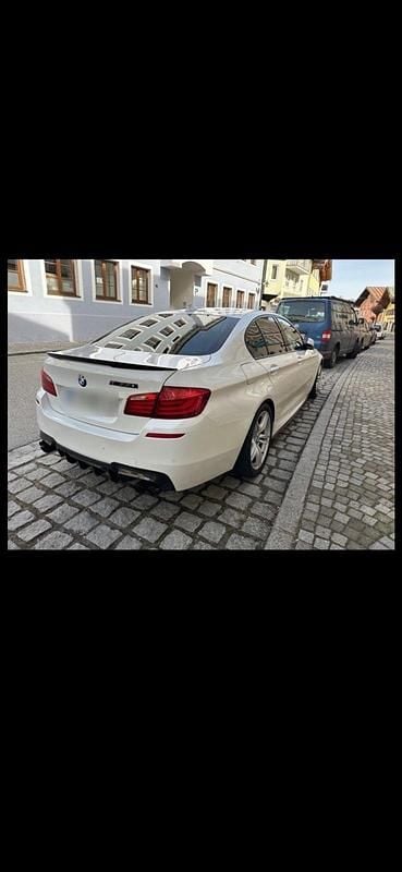 Gebraucht BMW 550 407 PS (299 kW) 2011 Weiß Limousine