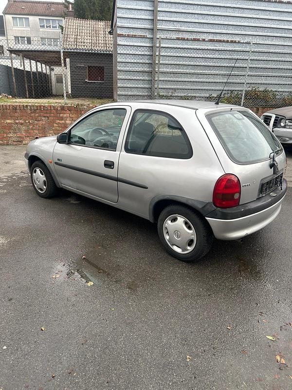 Silber Gebraucht 2000 Opel Corsa Kleinwagen | 400 € (Guter Preis) - Bild 1/4