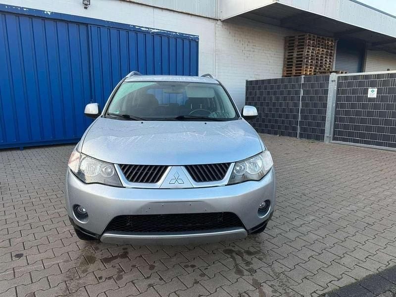 Gebraucht Mitsubishi Outlander Invite 170 PS (125 kW) 2007 Coolsilber (m) SUV