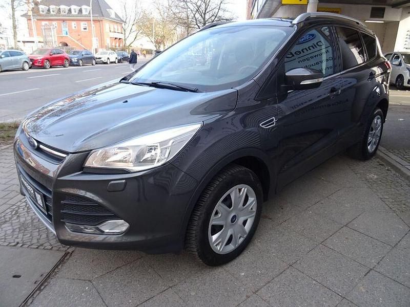 Gebraucht Ford Kuga Trend 150 PS (110 kW) 2016 Grau (metallic) SUV