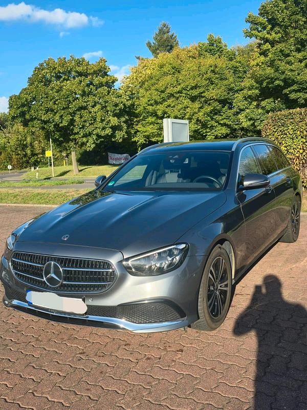 Grau Gebraucht 2022 Mercedes E200 Avantgarde Kombi | 33.500 € (Guter Preis) - Bild 1/4