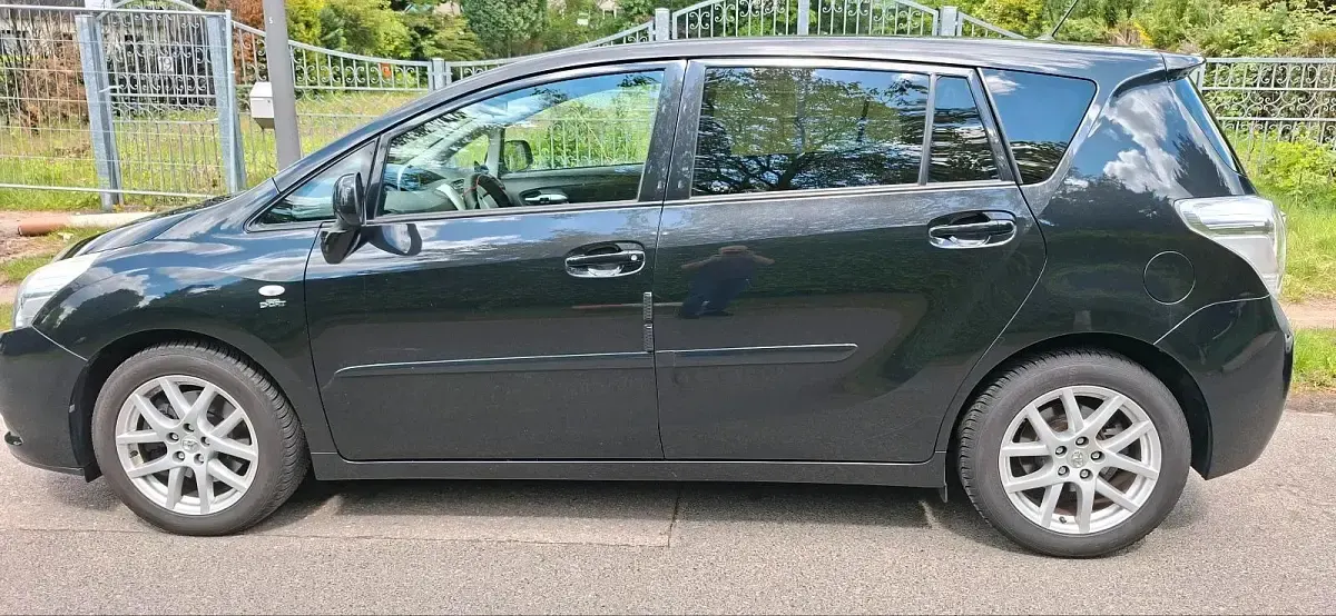 Gebraucht Toyota Verso 150 PS (110 kW) 2012 Schwarz Van / Kleinbus
