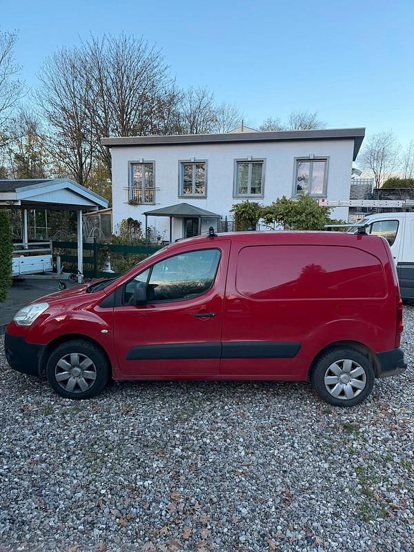 Rot Gebraucht 2011 Citroën Berlingo Van / Kleinbus | 2.100 € (Superpreis) - Bild 1/4