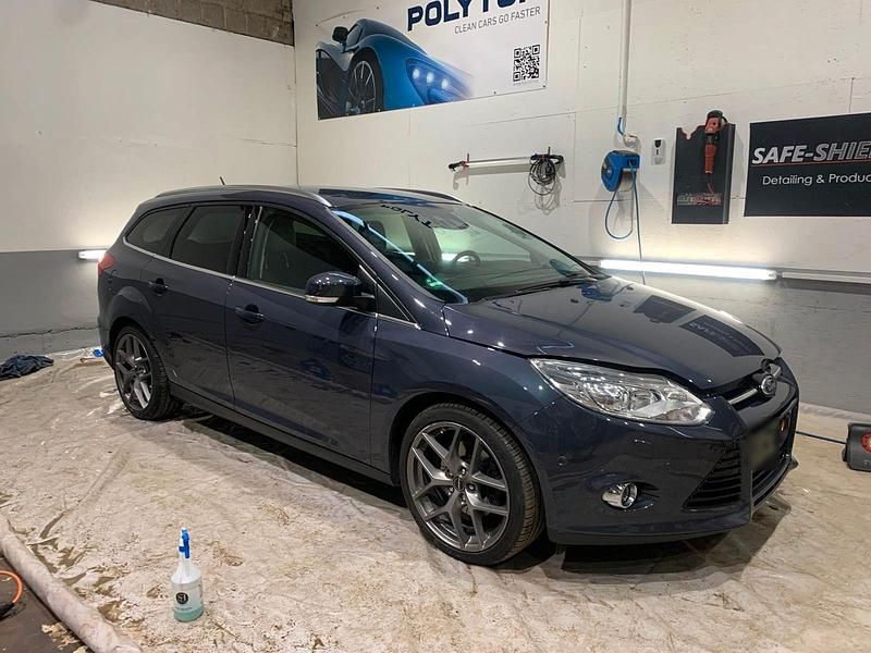 Gebraucht Ford Focus Titanium 163 PS (119 kW) 2013 Grau Kombi