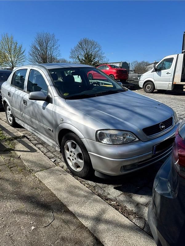 Gebraucht Opel Astra 115 PS (84 kW) 1999 Silber Limousine