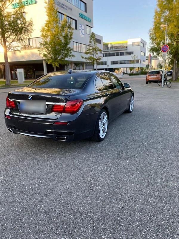 Gebraucht BMW 740 313 PS (230 kW) 2014 Schwarz Limousine