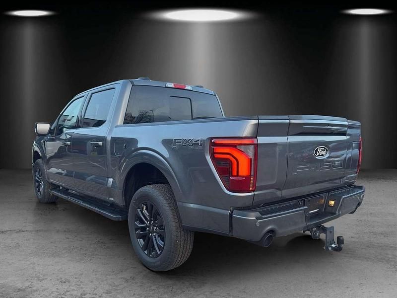 Neu Ford V8 Lariat 401 PS (294 kW) 2026 Graphite grey SUV