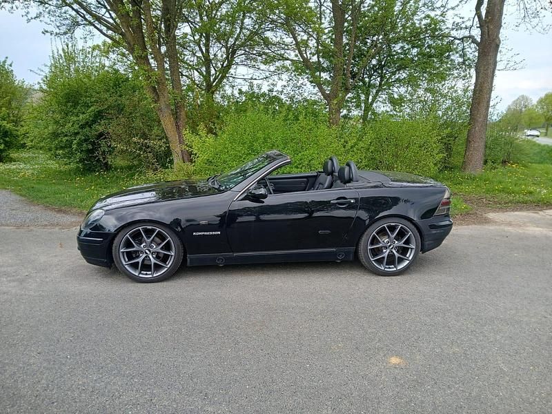 Schwarz Gebraucht 2000 Mercedes SLK230 Cabrio | 4.500 € (Etwas zu teuer) - Bild 1/4
