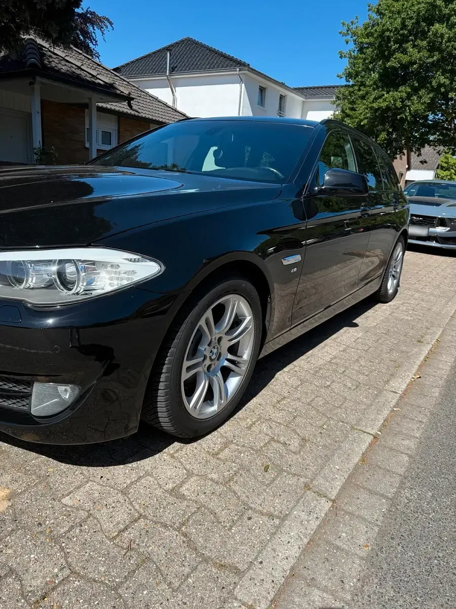 Gebraucht BMW 520 184 PS (135 kW) 2012 Schwarz Kombi