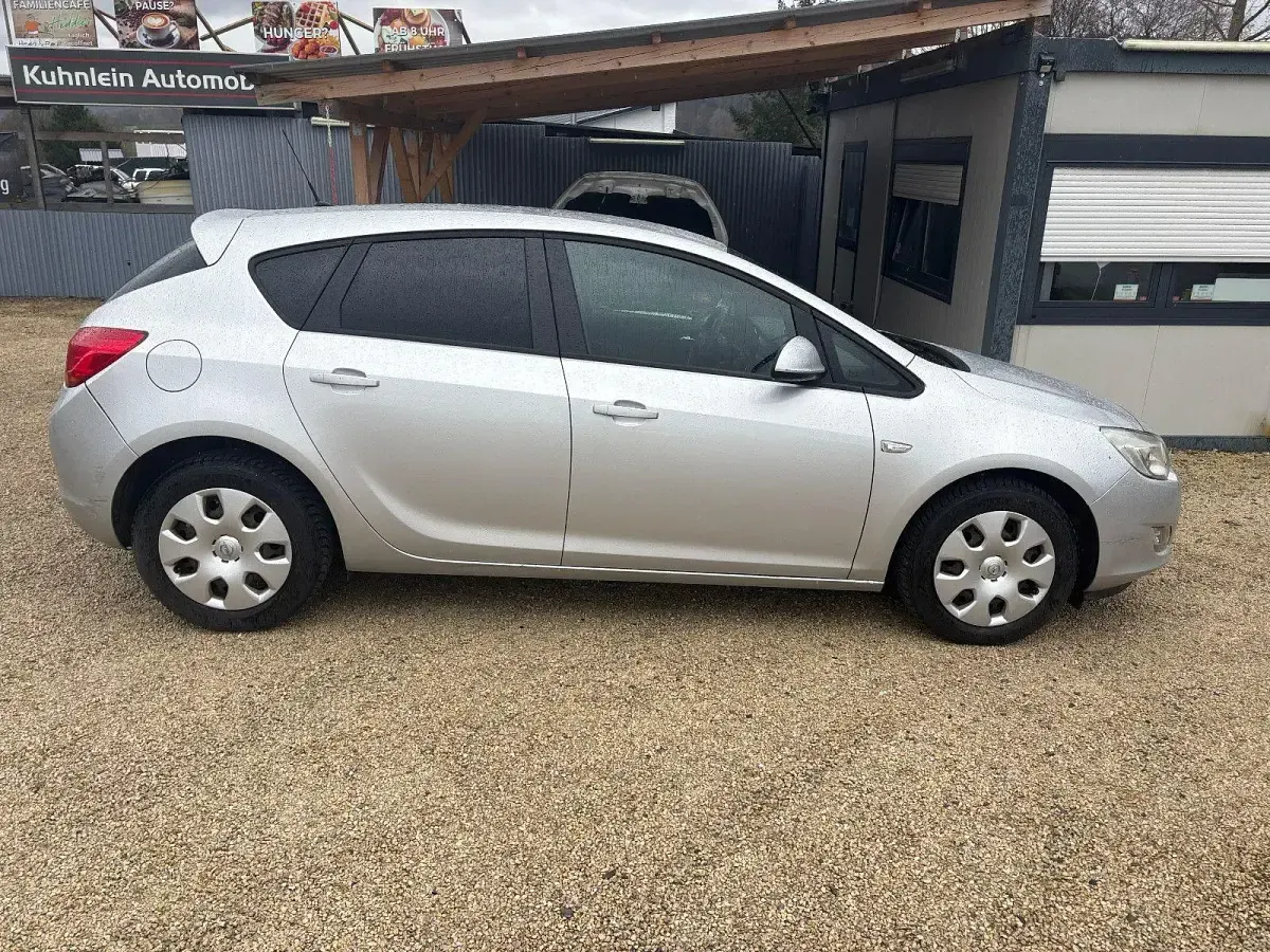 Gebraucht Opel Astra 116 PS (85 kW) 2010 Silber Limousine