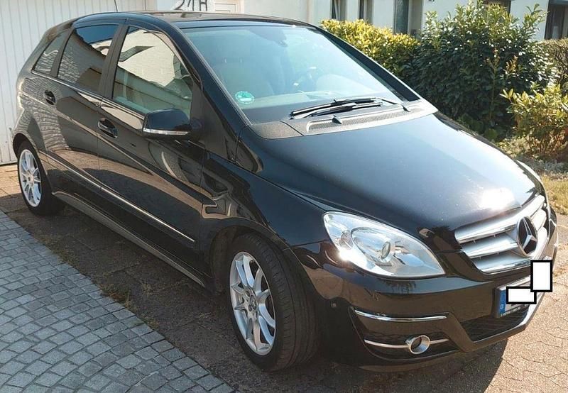 Gebraucht Mercedes B200 140 PS (102 kW) 2010 Schwarz Van / Kleinbus