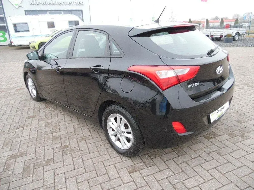 Gebraucht Hyundai i30 Trend 110 PS (80 kW) 2013 Schwarz Limousine