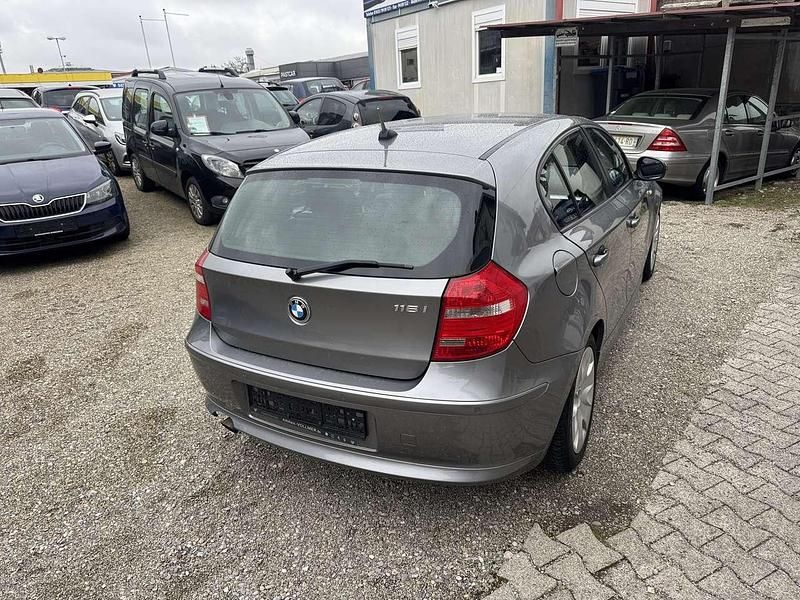Gebraucht BMW 116 122 PS (89 kW) 2011 Grau Kleinwagen