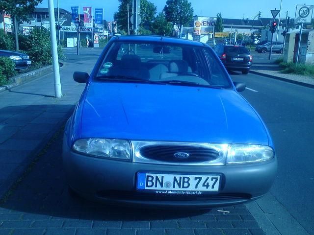 Gebraucht Ford Fiesta 82 PS (60 kW) 1999 Violett Kleinwagen