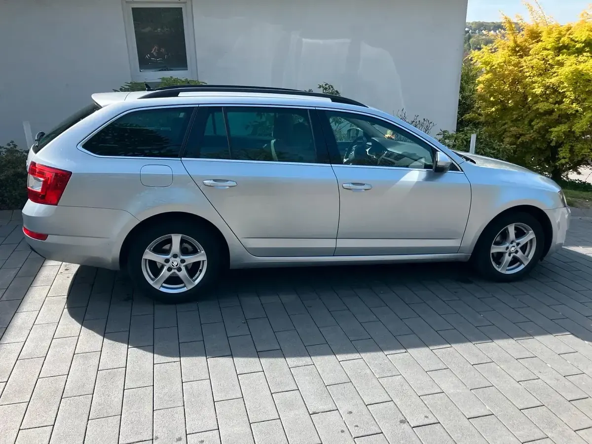 Gebraucht Skoda Octavia Elegance 140 PS (102 kW) 2014 Silber Kombi