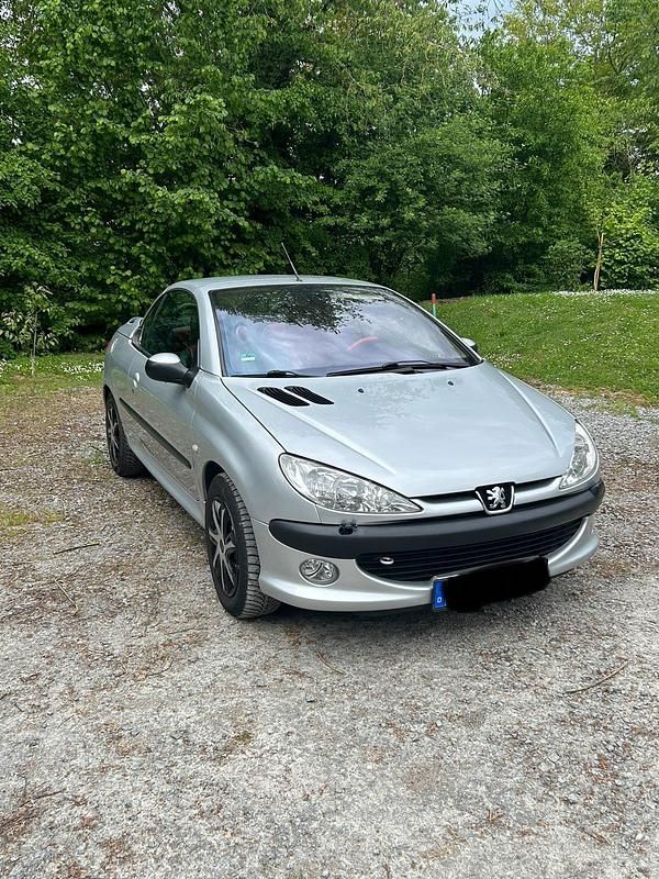 Silber Gebraucht 2004 Peugeot 206 CC Cabrio | 1.300 € (Etwas zu teuer) - Bild 1/4