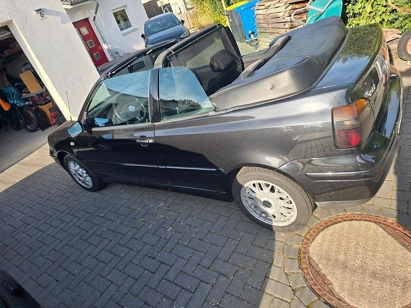 Gebraucht VW Golf Cabriolet Highline 116 PS (85 kW) 2001 Schwarz Cabrio