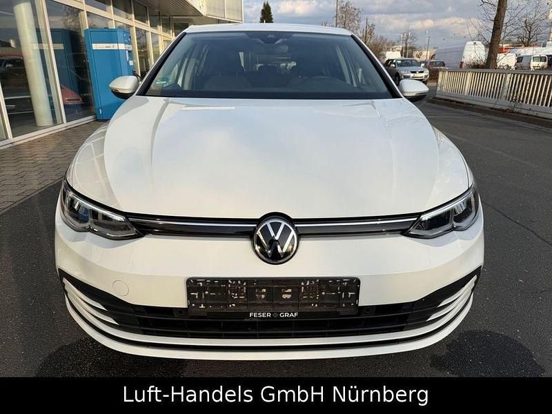 Gebraucht VW Golf VII Life 150 PS (110 kW) 2020 Pure white Limousine