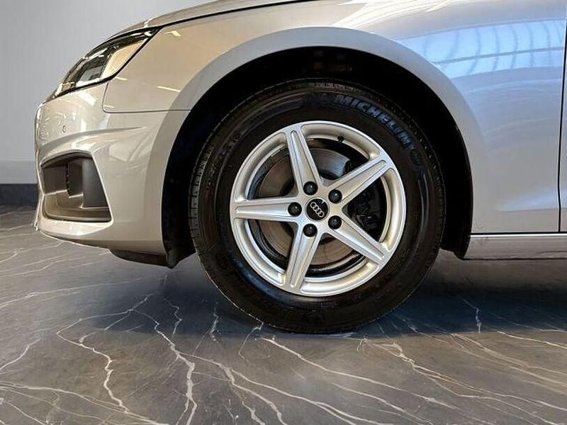 Gebraucht Audi A4 Basis 163 PS (119 kW) 2023 Silber Kombi