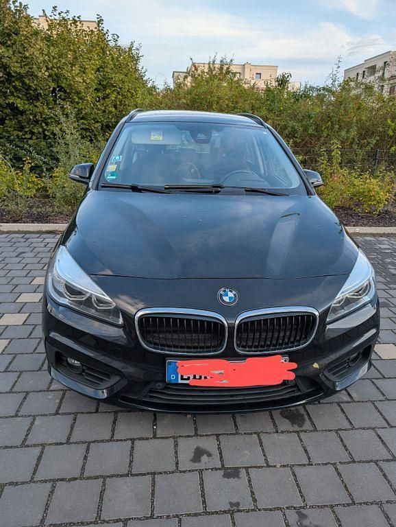 Schwarz Gebraucht 2015 BMW 218 Gran Tourer Advantage Van / Kleinbus | 11.600 € (Guter Preis) - Bild 1/4