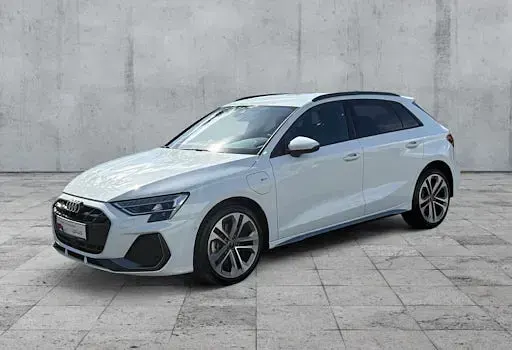 Gebraucht Audi A3 S-Line 204 PS (150 kW) 2025 Gletscherweiß metallic Limousine