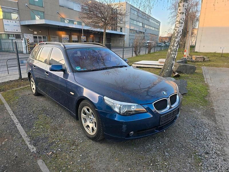 Gebraucht BMW 530 215 PS (158 kW) 2004 Blau Kombi