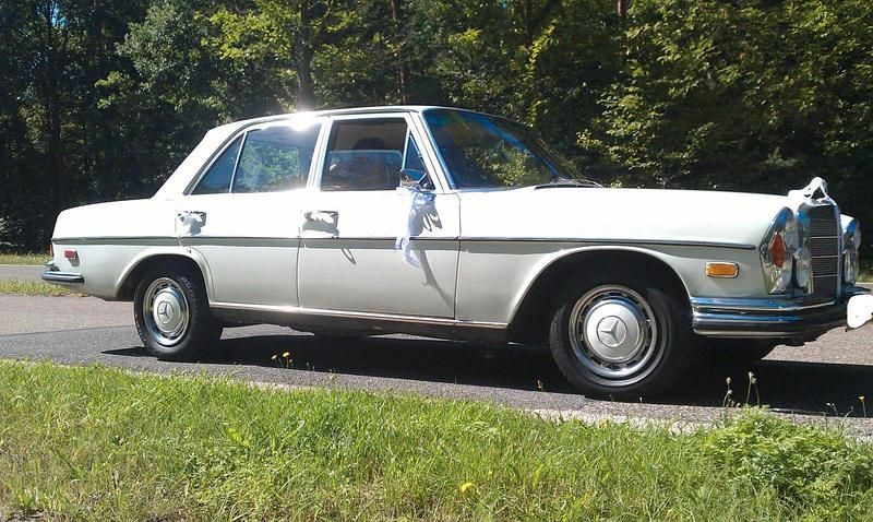 Gebraucht Mercedes 250 131 PS (96 kW) 1967 Weiß Limousine