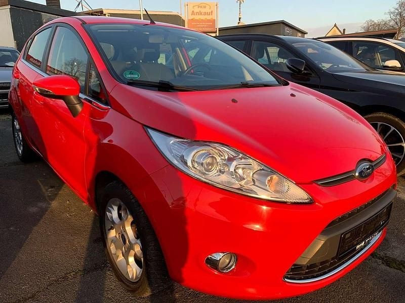 Gebraucht Ford Fiesta Titanium 82 PS (60 kW) 2011 Coloradorot Kleinwagen