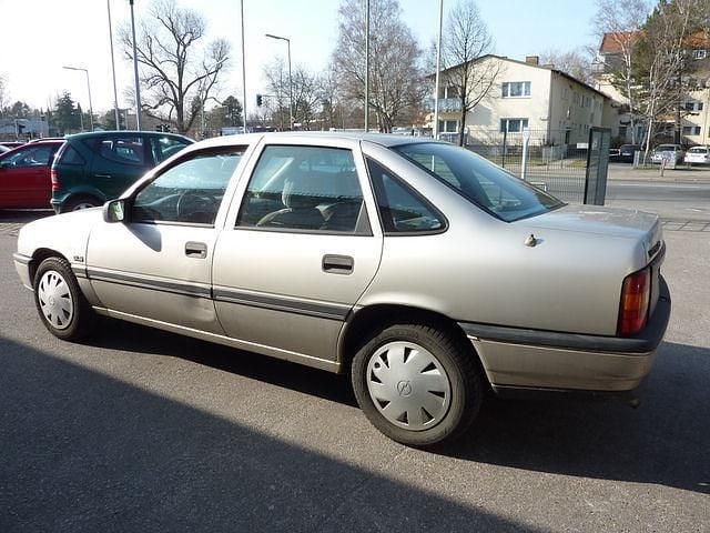 Gebraucht Opel Vectra 116 PS (85 kW) 1990 Silber metallic Limousine