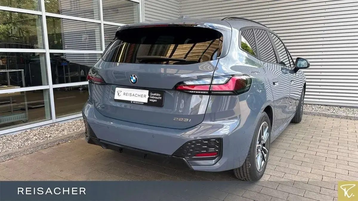 Gebraucht BMW 223 Active Tourer M Sport 204 PS (150 kW) 2025 Grau Van / Kleinbus