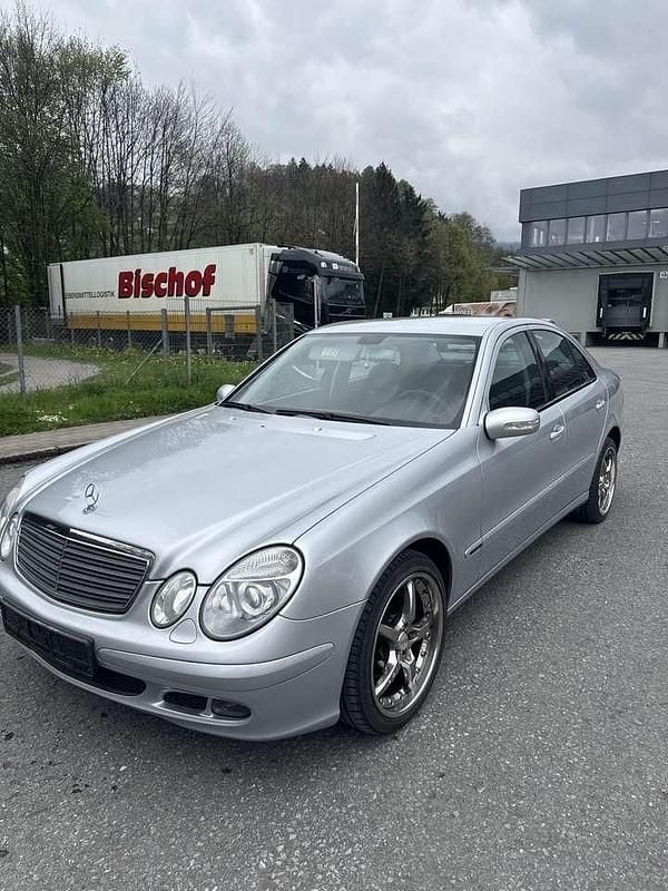 Usado Mercedes E200 Classic 163 CV (119 kW) 2005 Berlina